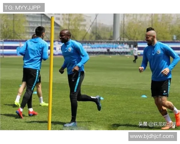 南京篮球队比赛经验引发热议球迷对战术和表现的不同看法