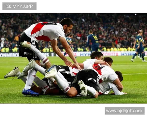 河床与博卡青年激战正酣比分揭晓精彩瞬间回顾