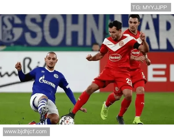 卡斯鲁厄与汉堡激战正酣比分揭晓引发球迷热议 卡斯鲁厄与汉堡激战正酣比分揭晓引发球迷热议