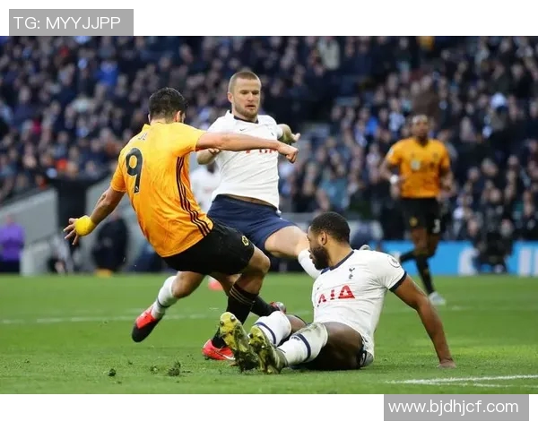 鲁本迪亚斯的足球之路：从青涩小将到世界顶级后卫的成长历程